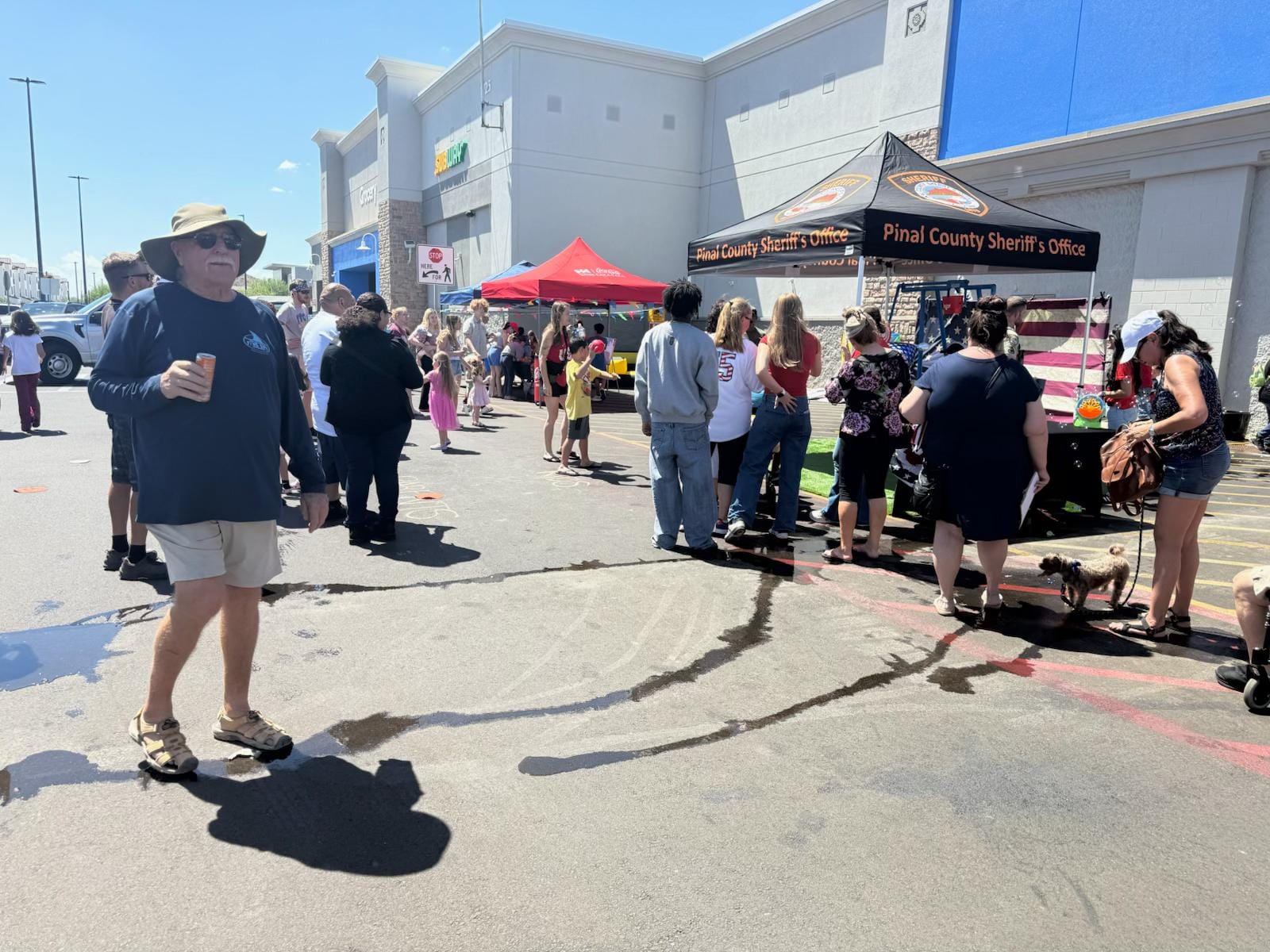 Familias activas participando en eventos comunitarios de Active Family Development Foundation