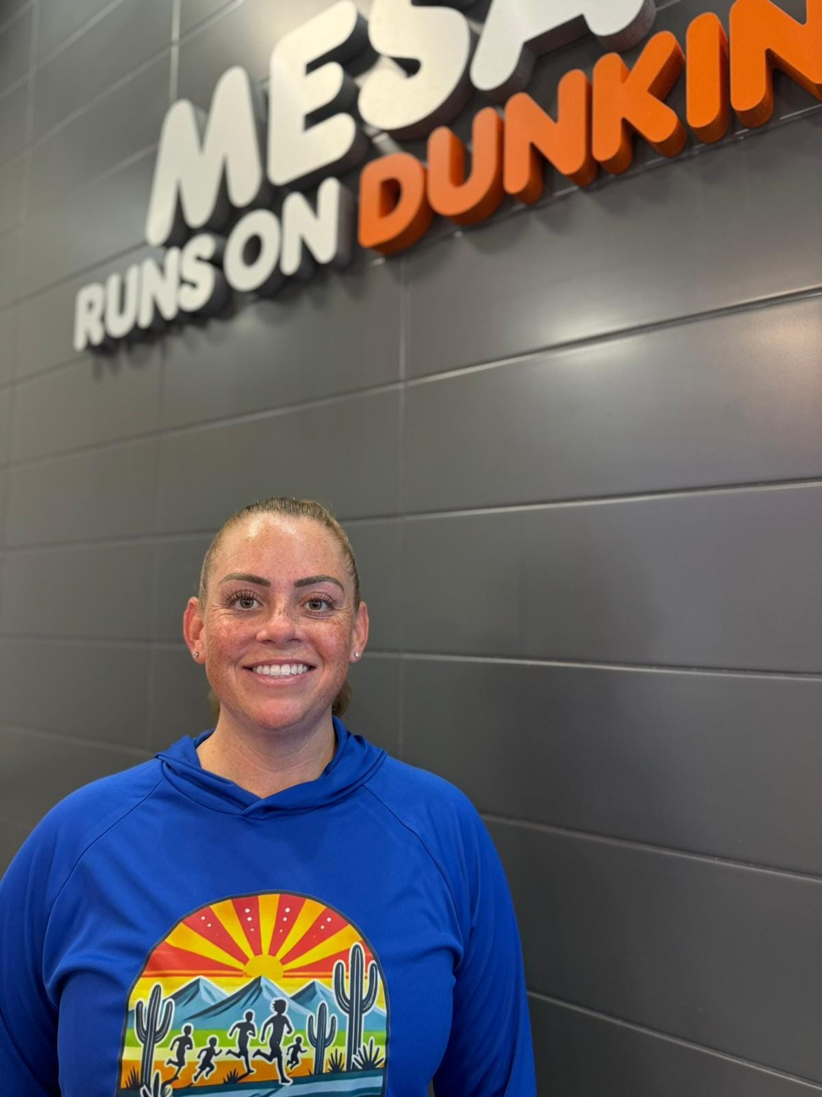 Jóvenes y familias disfrutando actividades recreativas grupales